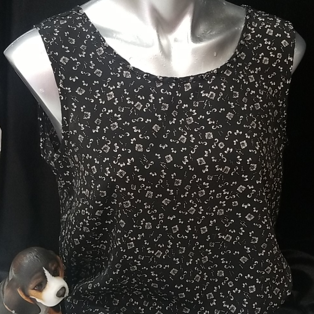 G.W division of graff Blouse blk/white size med.